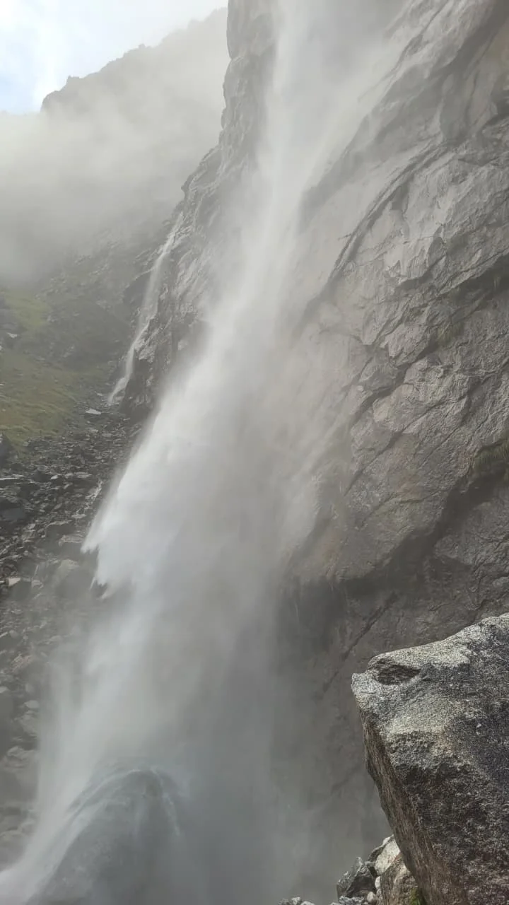 reaching-at-vasudhara-falls