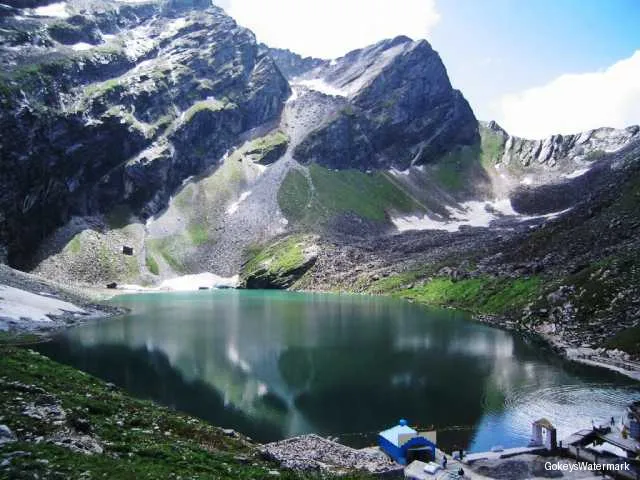 Hemkund Lake